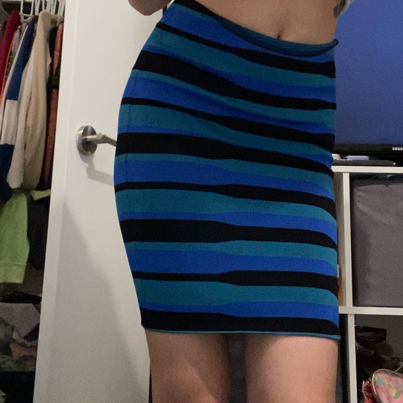 bcbgmaxarzia mini skirt - Picture 4 of 4